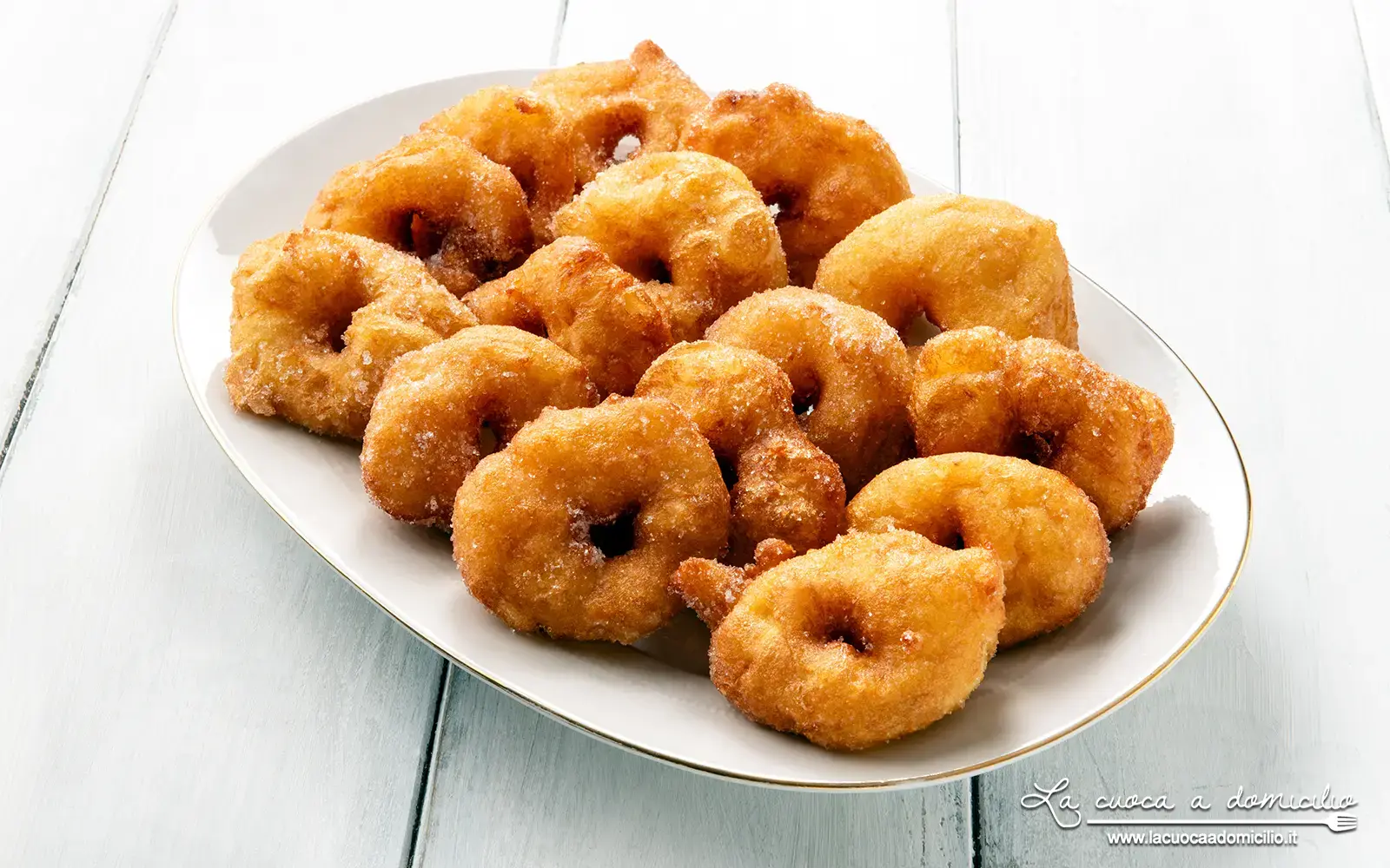 L'Oro di Sardegna in Tavola: Zippulas Rivisitate, tra Zafferano e il Profumo Intenso del Mirto per un Marzo Originale