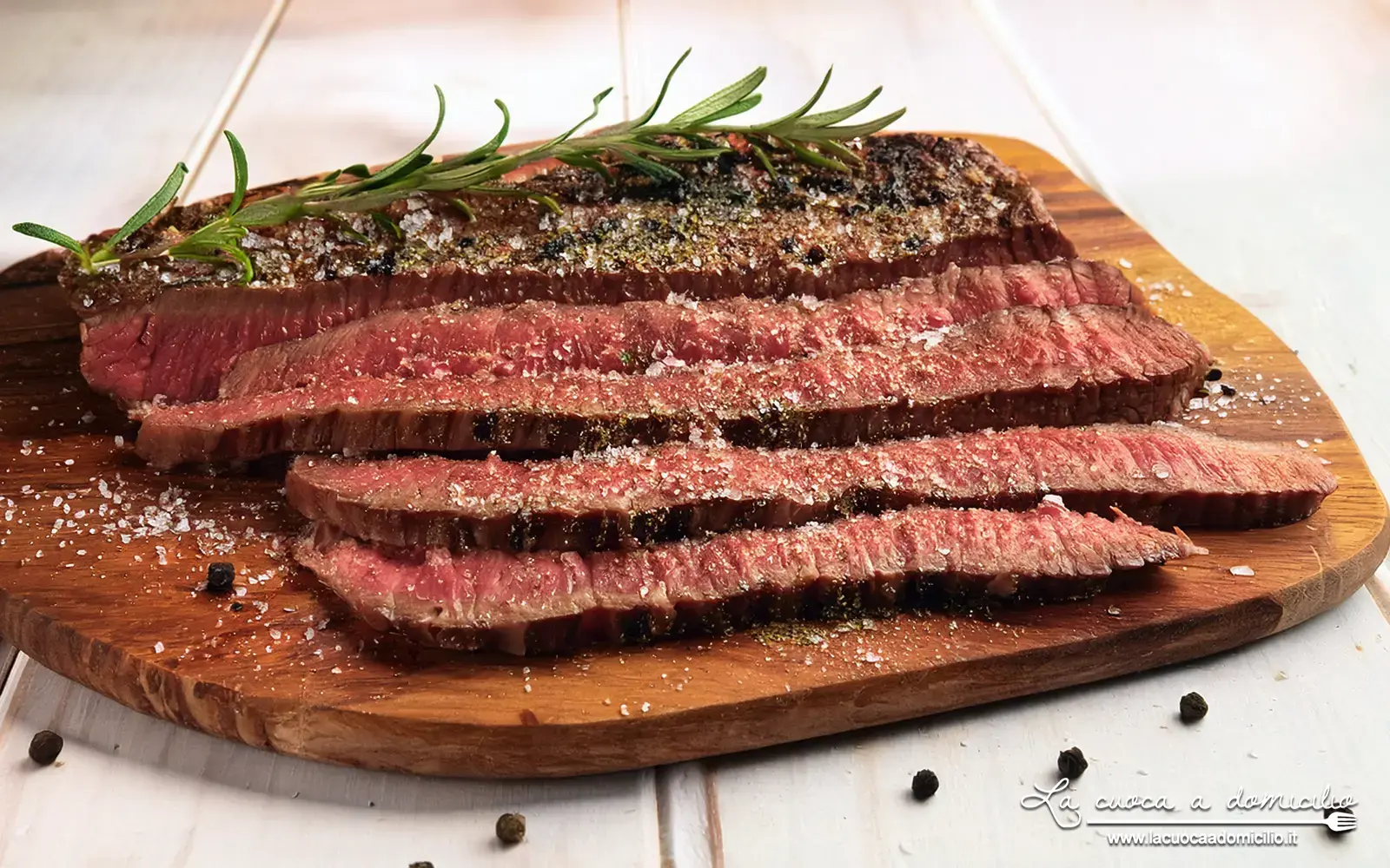 Bistecca alla Fiorentina: Il Capolavoro di Carne Che Incarna la Toscana a Maggio
